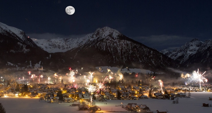 Feuerwerk in den Bergen