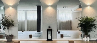 Event organiser of 3-Day Handstand Yoga Workshop