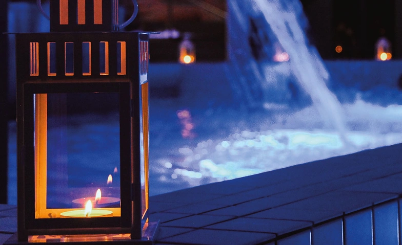 Kerzenscheinschwimmen - Wärme, Licht & Musik Tickets