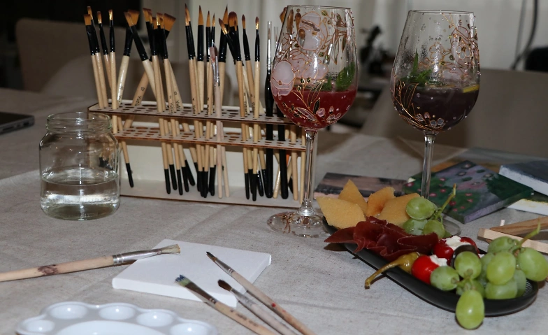 Event-Image for 'Aper&oacute; Sip & Paint'
