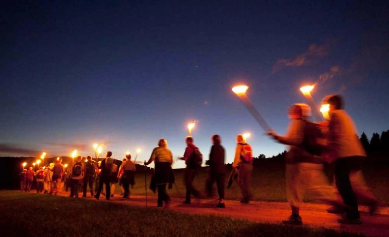 Fackel-Gl&uuml;hwein-Wanderung in Wiesbaden 65199 Wiesbaden, Frauensteiner Stra&szlig;e 117, Parkplatz am Restaurant Forsthaus Rheinblick, Frauensteiner Stra&szlig;e 117, 65199 Wiesbaden Tickets