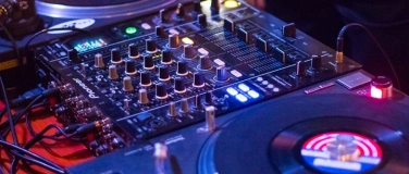 Event-Image for 'Listening Bar'