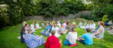 Event-Image for 'OM Chanting im Schlossgarten Wilhelminenberg mit Spaziergang'