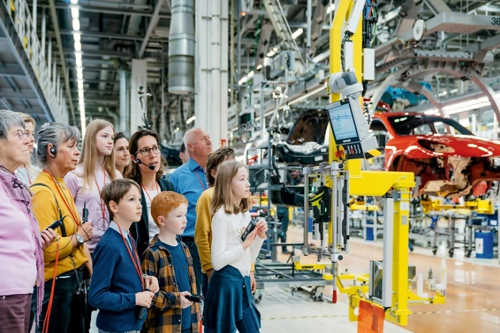 Porsche Leipzig Werksf&uuml;hrung Familie Porsche Experience Center Leipzig, Porschestra&szlig;e 1, 04158 Leipzig Tickets